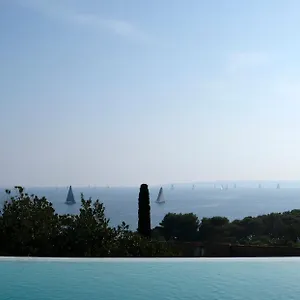 Maison Lumio Bed & Breakfast